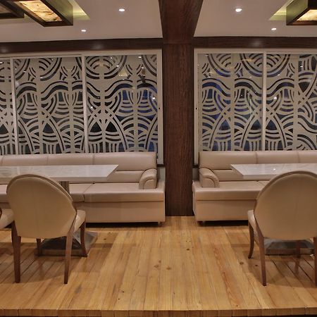 Hotel K P Pride Jalgaon Екстер'єр фото