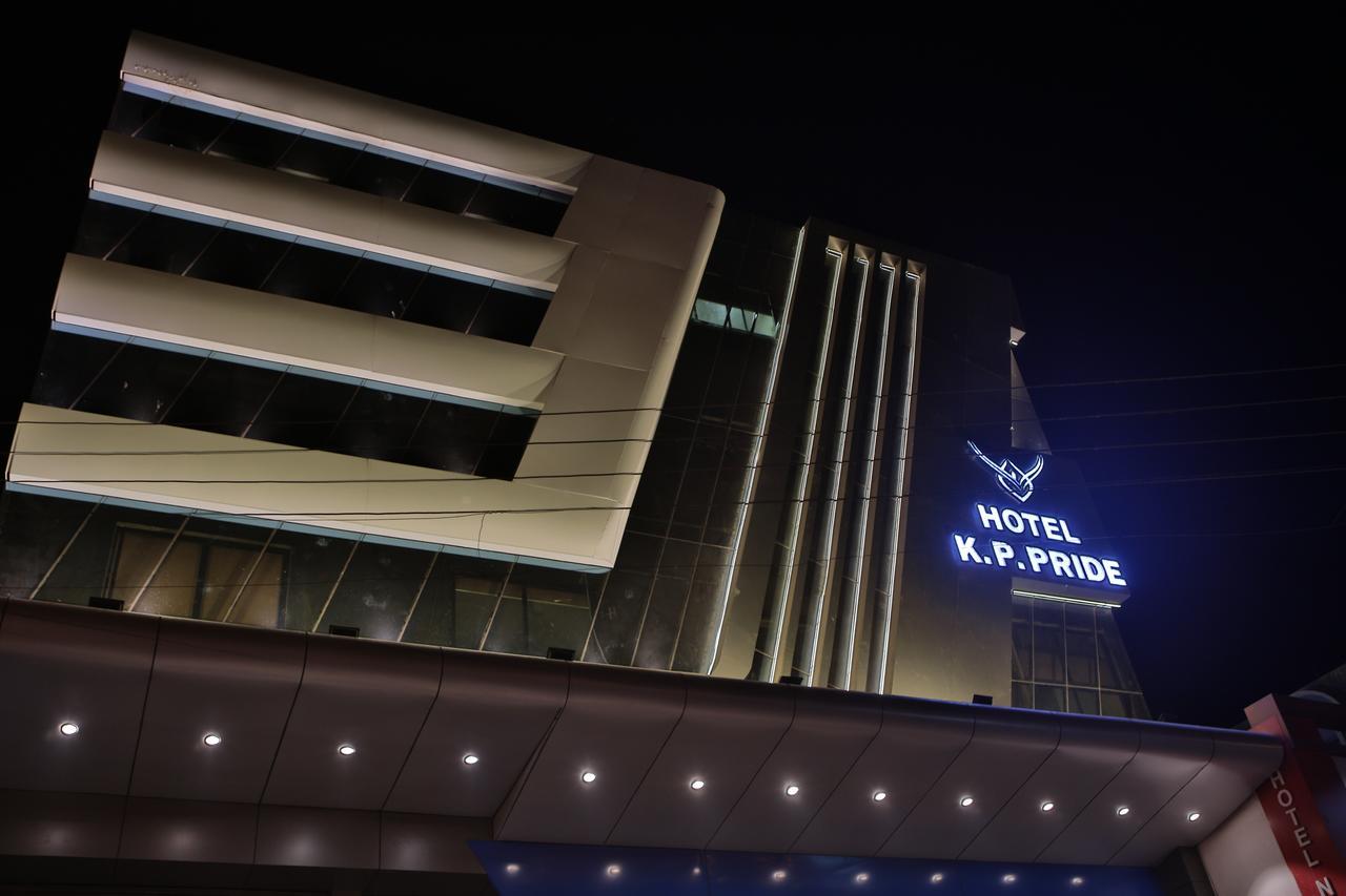 Hotel K P Pride Jalgaon Екстер'єр фото