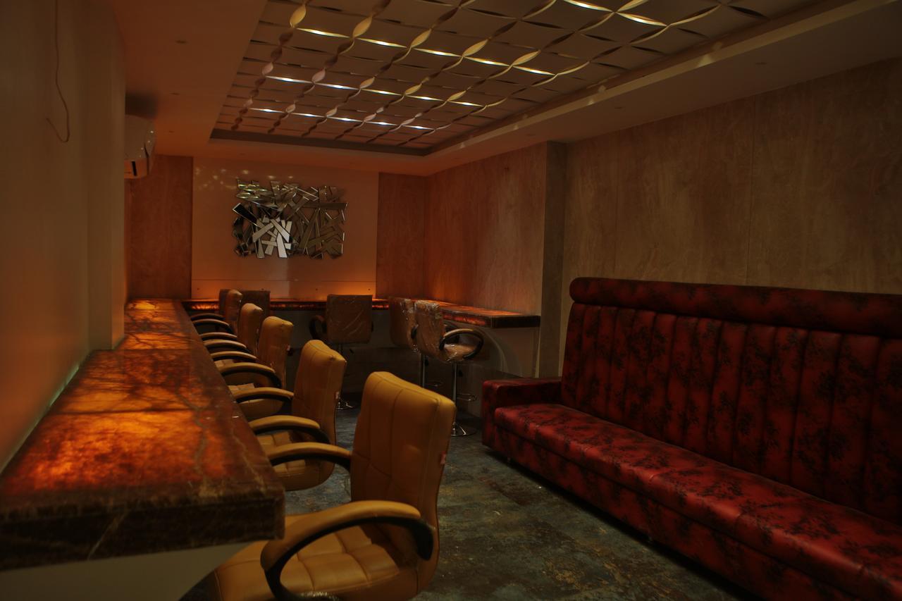 Hotel K P Pride Jalgaon Екстер'єр фото