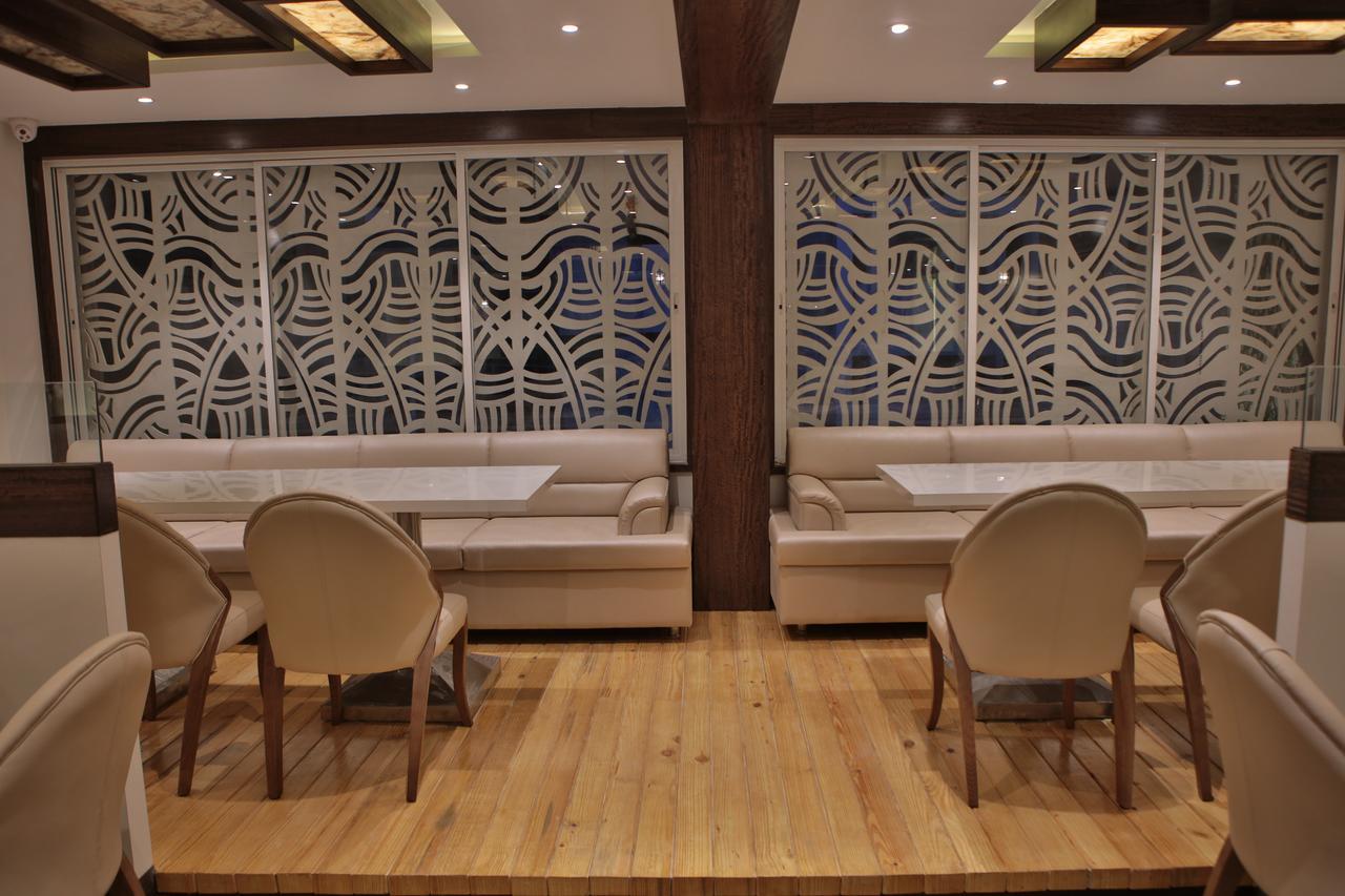 Hotel K P Pride Jalgaon Екстер'єр фото